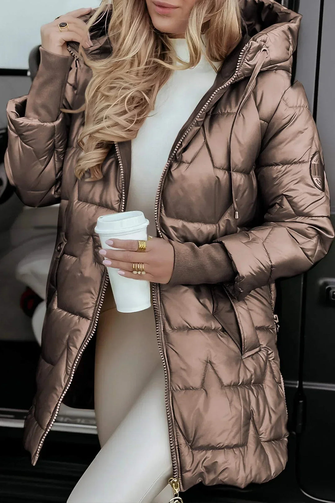 ASTRID – Veste d’hiver élégante avec capuche et doublure