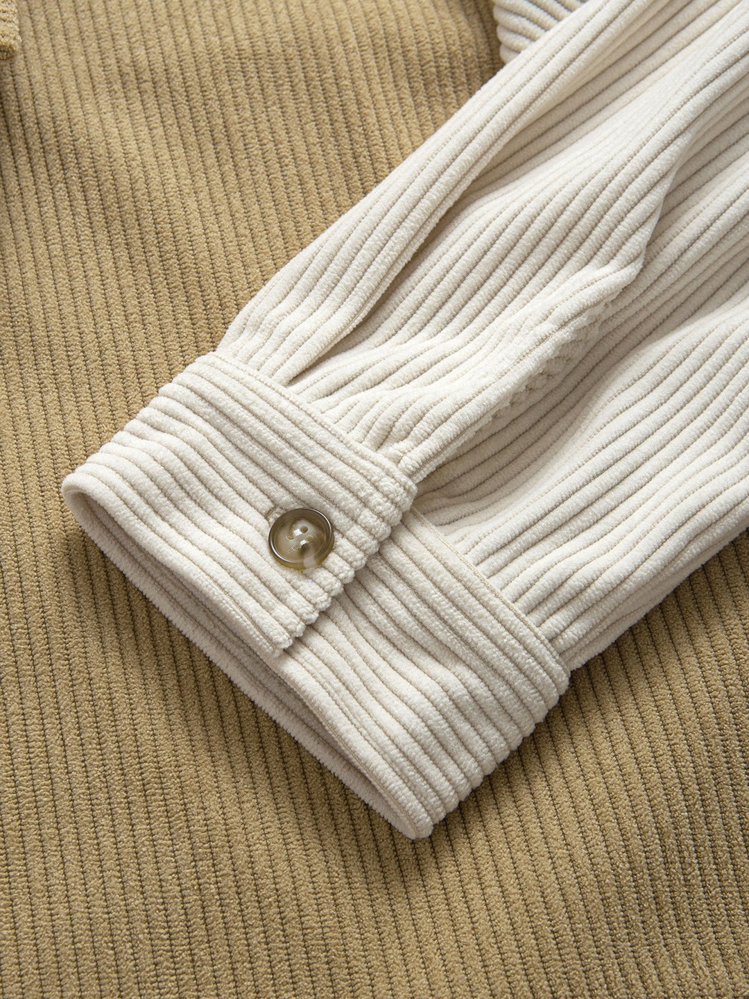 Chemise boutonnée en velours côtelé colorblock et pantalon droit en velours côtelé